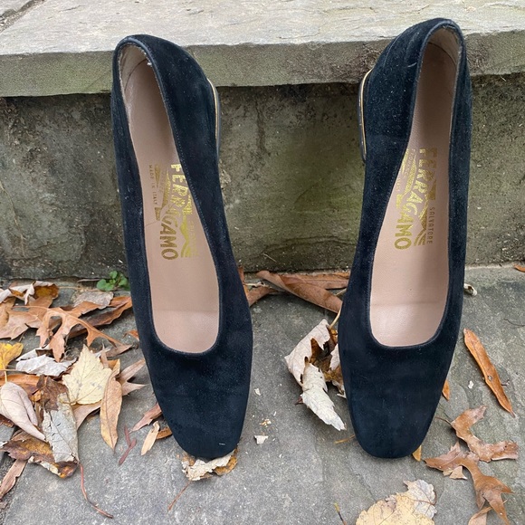 Black suede Salvatore Ferragamo shoes 6 AA—gently worn. Gold detail on heel. - Picture 5 of 6